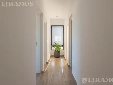 Casa 6 ambientes con 4 baños