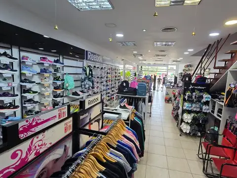 3 LOCALES SOBRE AV. KENNEDY JUNTOS O SEPARADOS