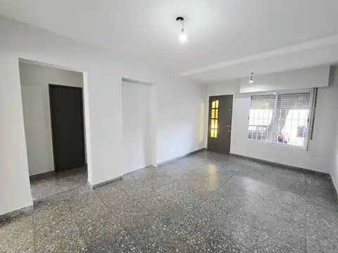 Casa 3 ambientes con 1 baño