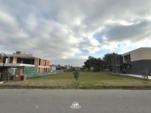 Lote en el excelente barrio privado Casonas del Haras