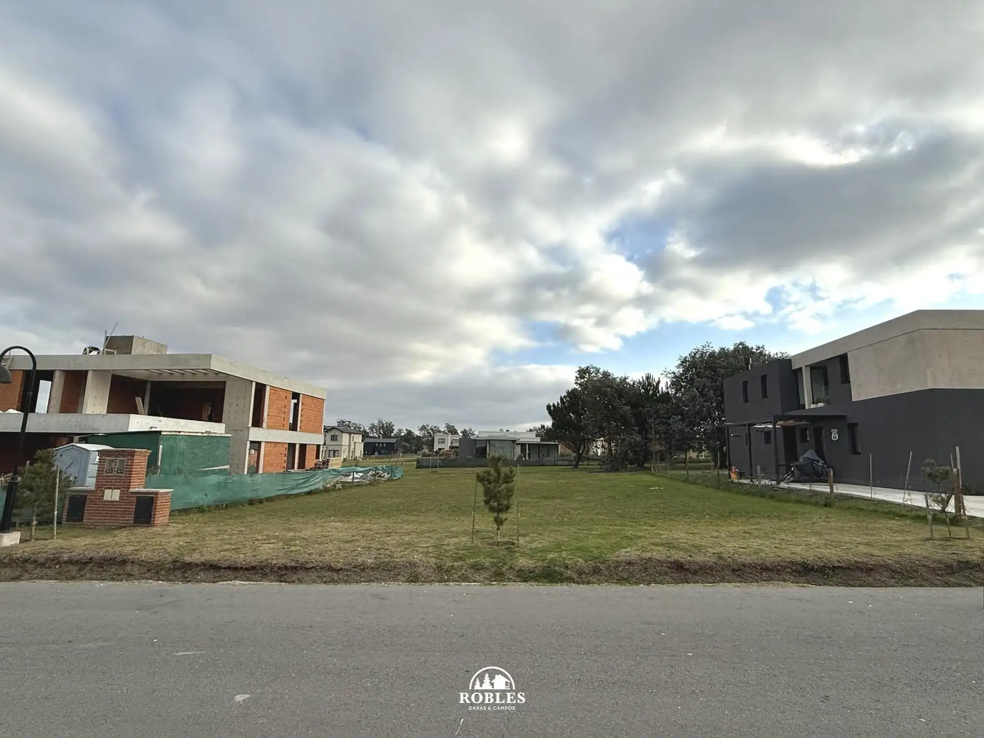 Lote en el excelente barrio privado Casonas del Haras