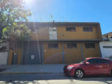 Galpón de 2 plantas - 600m2 - Muy buen estado - Mataderos