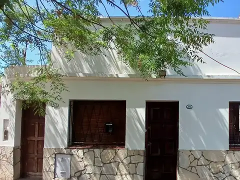 CASA 3 AMBIENTES + POSIBLE ESTUDIO o QUINCHO