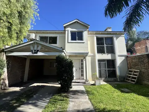 Casa en Alquiler con 2 cocheras