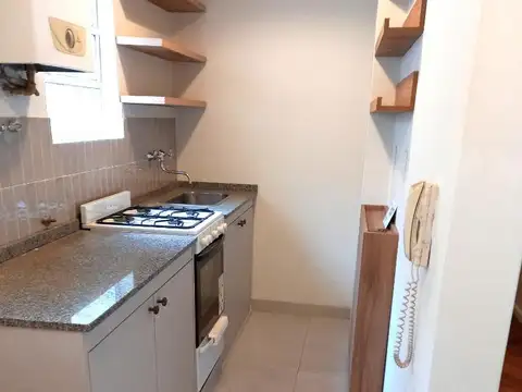 Muy luminoso y refaccionado  3 ambientes con balcón!