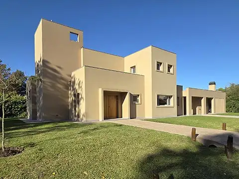 Venta Casa en Pilar Barrio en La Tranquera