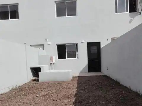 DUPLEX EN BERAZATEGUI CON POSIBLE FINANCIACIÓN U$S 68.000.-