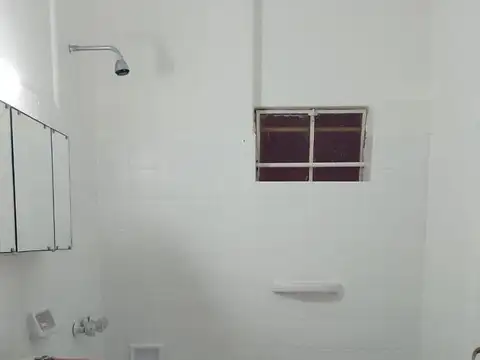 Casa en Alquiler con 2 cocheras