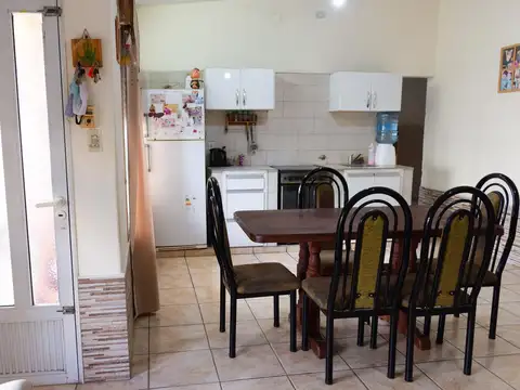 Casa 7 ambientes con 2 baños