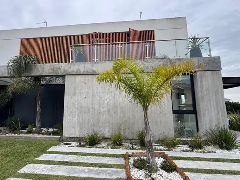 Casa en venta en Lagos de Canning