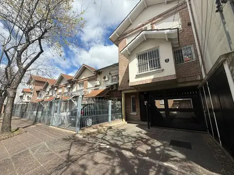 Departamento 3 ambientes en venta con cochera - Villa Adelin