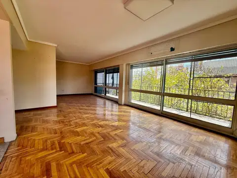 Depto en Venta - 4 amb con doble cochera y patio-terraza