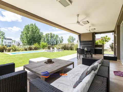 Casa 6 ambientes con 4 baños