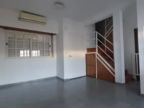 Casa en Alquiler con 1 cochera