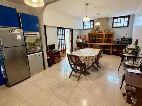 PH 4 AMBIENTES VENTA CASEROS FRENTE PATIO Y BALCON