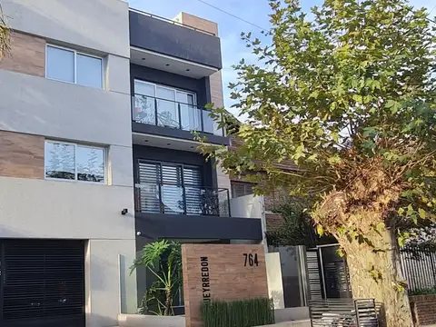 Departamento excelente  en  Ramos Mejia Sur 2 ambientes con terraza propia y cochera