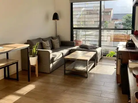 HERMOSO DEPTO 2 AMBIENTES CON BALCÓN Y COCHERA
