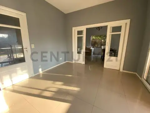 Casa en Venta con 3 cocheras