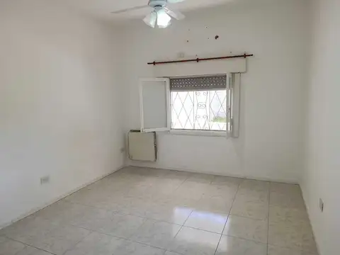 Casa 5 ambientes con 1 baño