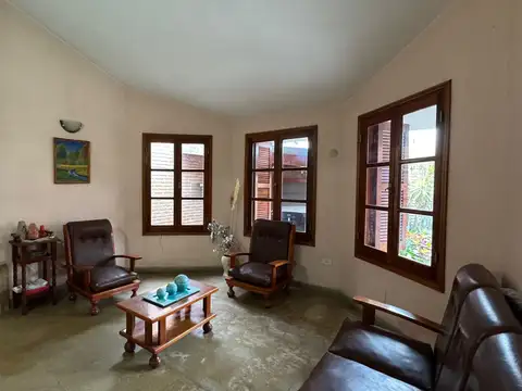 Casa 7 ambientes con 4 baños