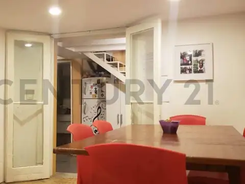 Valentin Gomez 3100, Piso 0