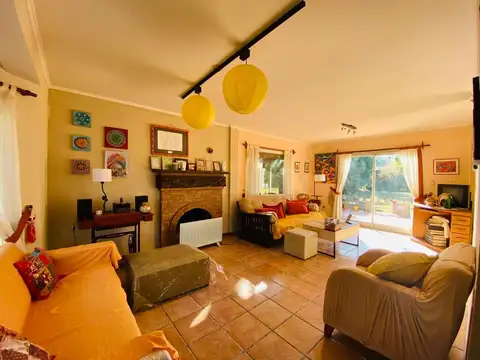Casa en Venta con 2 cocheras