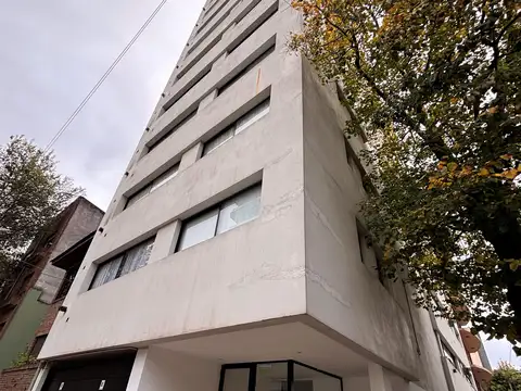 Departamento en alquiler, de 1 dorm. con cochera. La Plata