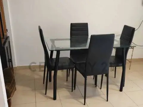 Ecuador 900, Piso 2