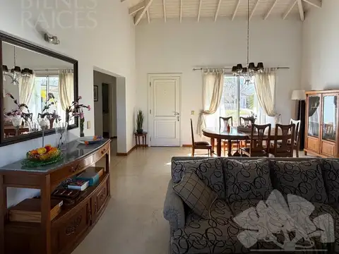 Casa 5 ambientes con 2 baños