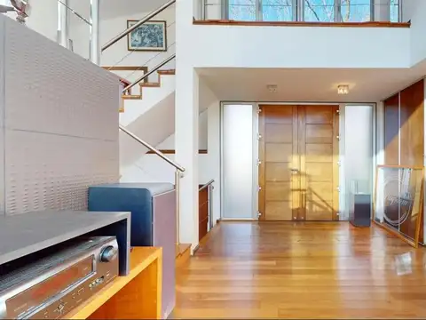 Casa en Venta con 5 cocheras