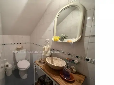 Casa 4 ambientes con 2 baños