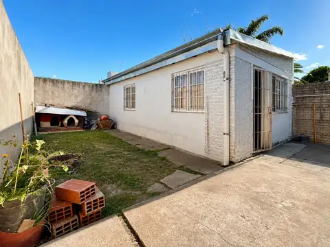 Casa dúplex 4 dormitorios venta, La Plata, quincho