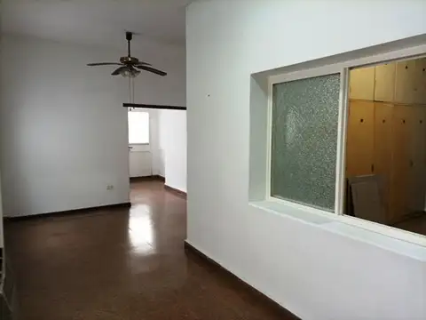 Av. Bartolomé Mitre 5500, Piso A