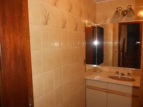 Casa en Alquiler con 1 cochera