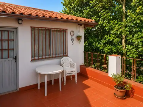 Casa 6 ambientes con 2 baños