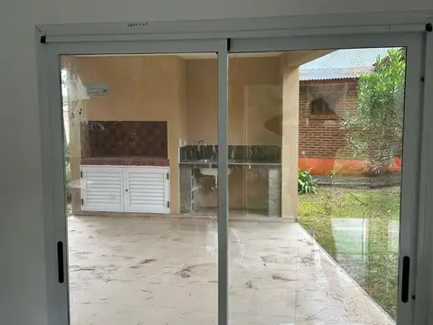 Casa en venta - 3 Dormitorios 3 Baños - 675Mts2 - Costa del Este