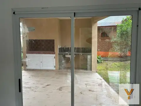 Casa en venta - 3 Dormitorios 3 Baños - 675Mts2 - Costa del Este