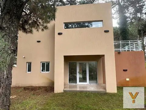 Casa en venta - 3 Dormitorios 3 Baños - 675Mts2 - Costa del Este