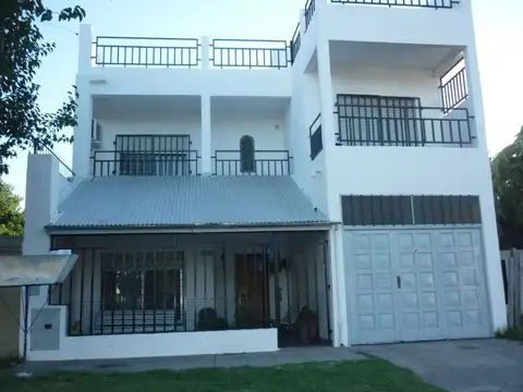 Casa de 5 ambientes venta en Escobar con cochera