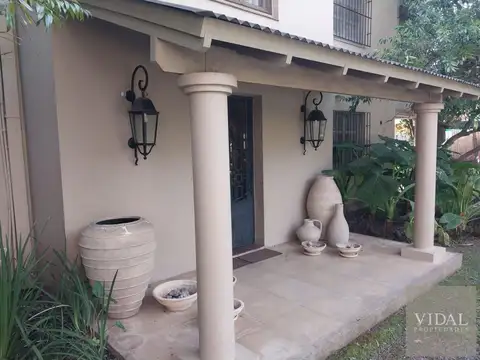 Casa 10 ambientes con 5 baños