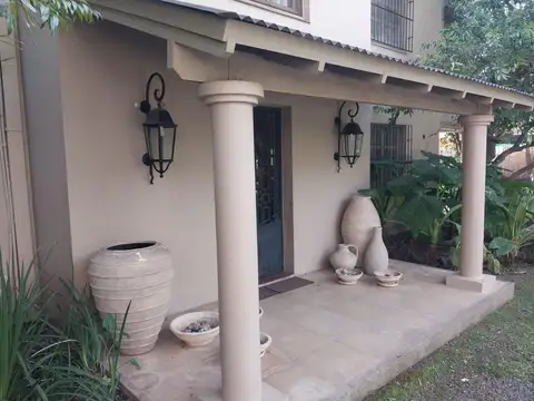 Casa 10 ambientes con 5 baños
