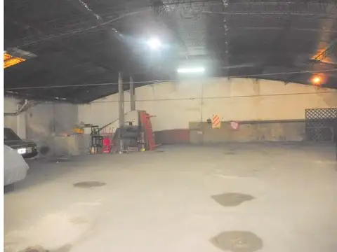 COCHERA FIJA Y CUBIERTA UBICADA EN 1º PISO