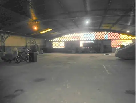 COCHERA FIJA Y CUBIERTA UBICADA EN 1º PISO