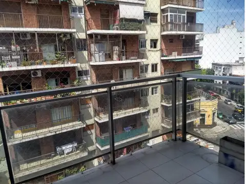 3 ambientes al frente con cochera