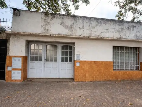 VENTA CASA DOS DORMITORIOS A REFACCIONAR
