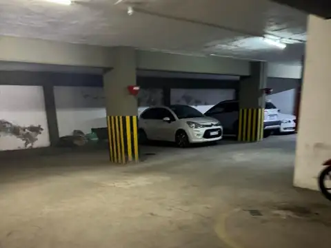 COCHERA APARTE a una cuadra de P Olmos!