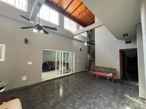 VENTA DE CASA 6 AMBIENTES EN EL PALOMAR