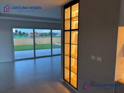 Casa en Alquiler con 2 cocheras