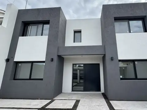 Casa ·  6 ambientes · 2 cocheras, Quincho