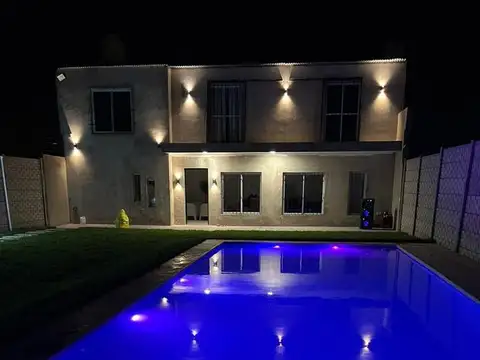 Casa en venta - 2 Dormitorios 1 Baño - 300Mts2 - Escobar